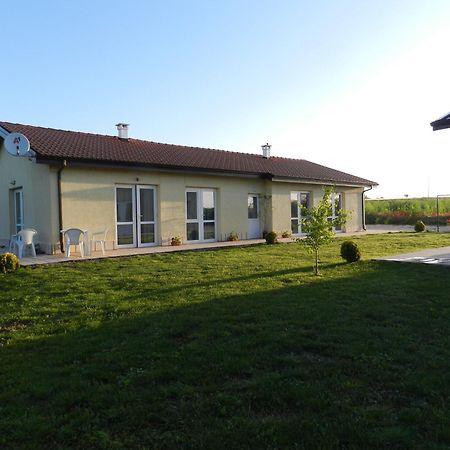 Villa Campo Ezerets Buitenkant foto