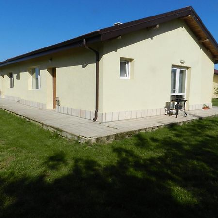 Villa Campo Ezerets Buitenkant foto